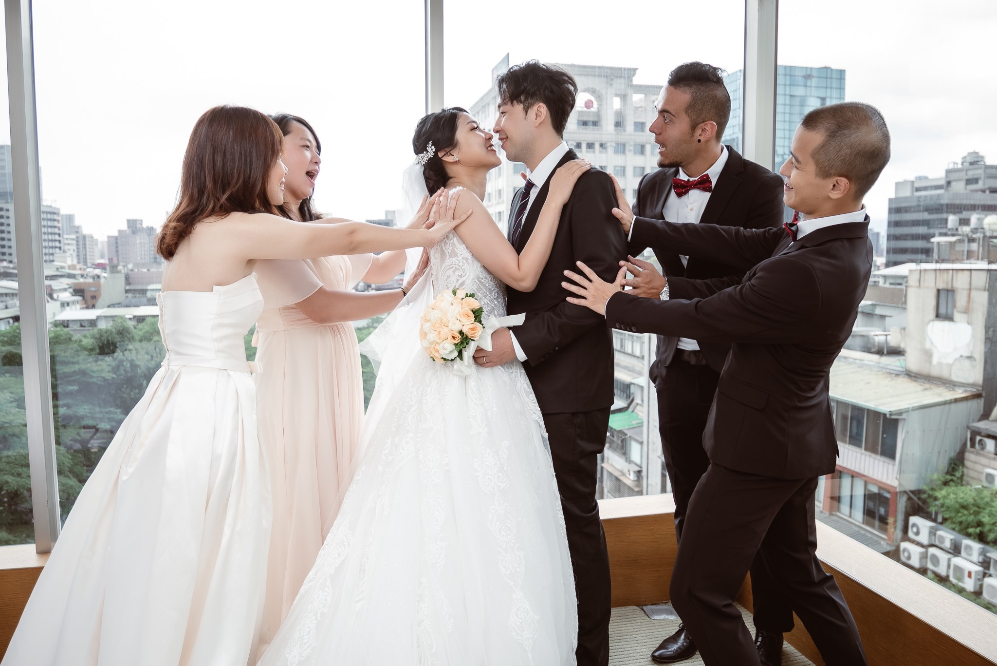 婚攝小光 | HIKARU 視覺印象
■ 婚禮攝影 台北晶華酒店 ■

非常喜歡這場新人的互動
總是可以在一些小地方
感受到彼此的濃情密意
有很多小細節上
則充滿了台式婚禮的元素
__
https://hikaruimage.com
__
■平面攝影 : 婚攝小光 -Hikaru視覺印象-
■場地 : Regent Taipei晶華酒店 

#婚攝小光  #推薦婚攝   #婚禮紀錄   #晶華酒店婚攝  #台北晶華酒店  #HIKARU視覺印象  #wedding  #prewedding