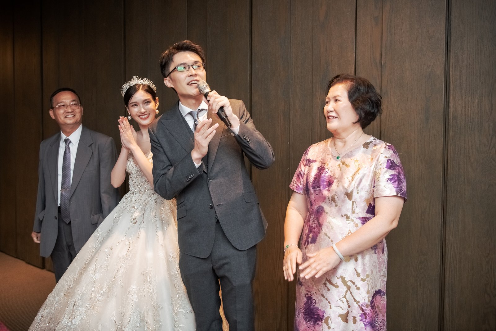 婚攝小光 | HIKARU 視覺印象
■ 婚禮攝影 誠品行旅晚宴 ■

飛機起起落落，但對你的愛，從地平面到兩萬英呎高空永遠都不會改變。
__
https://hikaruimage.com
__
■平面攝影 : @婚攝小光 -Hikaru視覺印象-
■場地 : 誠品行旅 eslite hotel 

#婚攝小光  #推薦婚攝   #婚禮攝影  #婚禮紀錄 #平面攝影  #HIKARU視覺印象 #誠品行旅  #wedding  #prewedding #weddingphoto