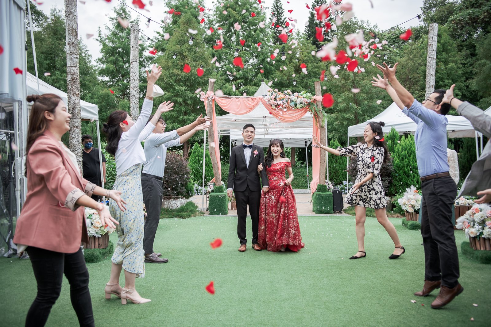 婚攝小光 | HIKARU 視覺印象
■ 婚禮攝影 青青時尚花園會館 儀式午宴■

時時刻刻的溫柔，都是因為有你存在。
__
https://hikaruimage.com
__
■平面攝影 : @婚攝小光 -Hikaru視覺印象-
■場地 : @青青時尚花園會館

#婚攝小光  #推薦婚攝   #婚禮攝影  #婚禮紀錄 #平面攝影  #HIKARU視覺印象 #青青時尚花園會館 #wedding  #prewedding #weddingphoto