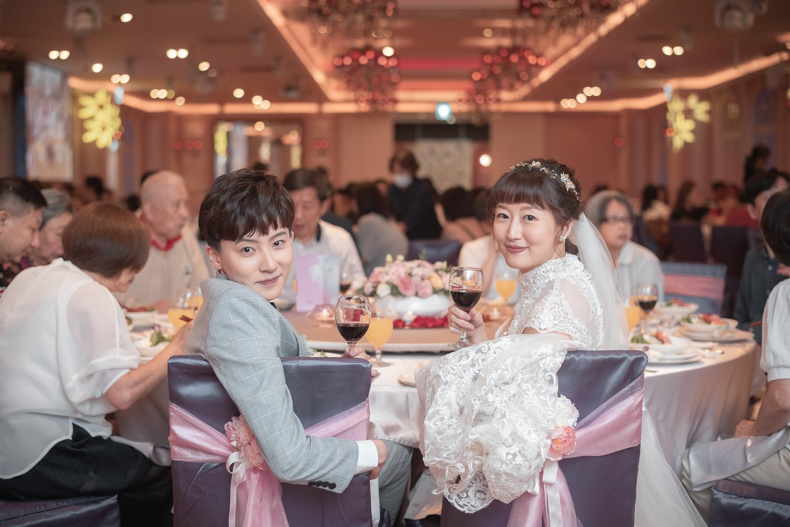 婚攝小光 | HIKARU 視覺印象

■ 婚禮攝影 水源婚宴會館   單宴客■

牽起彼此的手，
宣告著一段美麗的愛情終成眷屬，
家人們也難掩心情激動，
歡笑與淚水交織，
見證了這場感動的婚禮。

__
https://hikaruimage.com
__
■平面攝影 : 婚攝小光 -Hikaru視覺印象-
■場地 : 水源婚宴會館 
#婚攝小光  #推薦婚攝   #婚禮攝影  #婚禮紀錄 #平面攝影  #HIKARU視覺印象 #水源婚宴會館 #wedding  #prewedding #weddingphoto